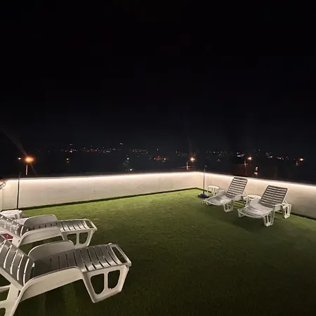The Cave Rooftop Apartmán *