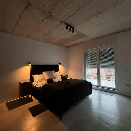 The Cave Rooftop Apartmán